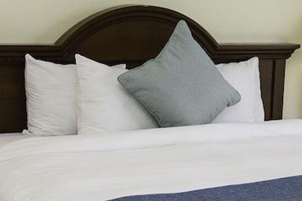 Cara Suites Hotel and Conference Centre (Claxton Bay)